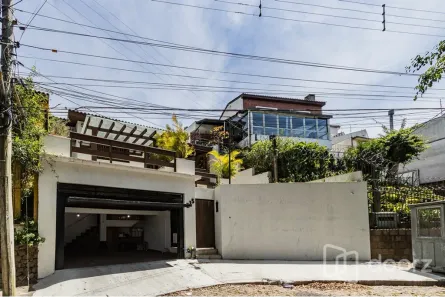 Casa com 3 Quartos à venda, 181m² no Medianeira, Porto Alegre