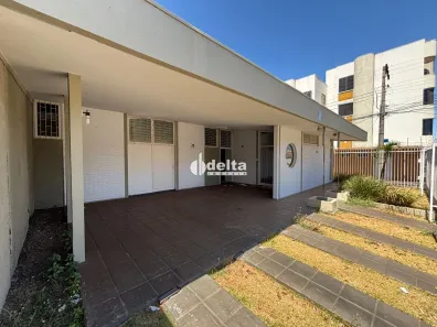 Casa com 2 Quartos para alugar, 200m² no Brasil, Uberlândia