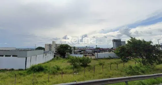 Lote/Terreno à venda, 2651m² no Marta Helena, Uberlândia