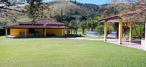 Fazenda/Sítio com 4 Quartos à venda, 290m² no Centro, Santa Branca
