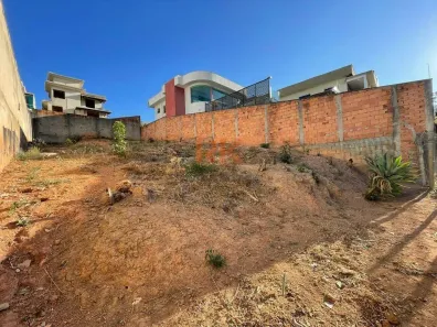 Lote/Terreno à venda, 360m² no Cabral, Contagem