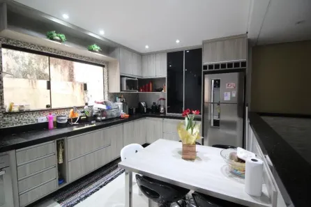 Sobrado com 4 Quartos à venda, 200m² no Parque das Nações, Santo André