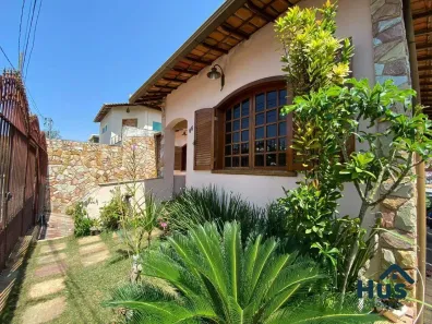 Casa com 3 Quartos à venda, 256m² no Santa Amélia, Belo Horizonte