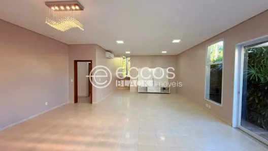 Casa de Condomínio com 3 Quartos para alugar, 222m² no Nova Uberlândia, Uberlândia