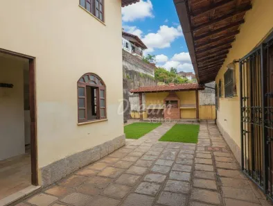 Casa com 3 Quartos à venda, 280m² no Panorama, Teresópolis