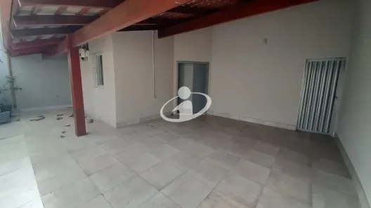 Casa com 3 Quartos para alugar, 200m² no Santa Rosa, Uberlândia