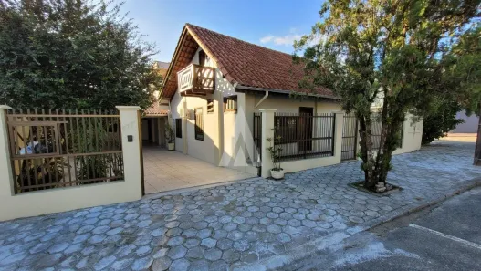 Sobrado com 3 Quartos à venda, 223m² no Saguaçu, Joinville