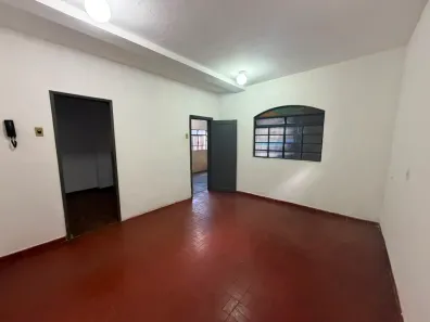 Casa com 2 Quartos para alugar, 89m² no Serrano, Belo Horizonte