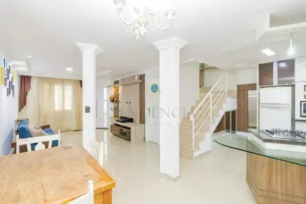 Sobrado com 4 Quartos à venda, 177m² no Xaxim, Curitiba