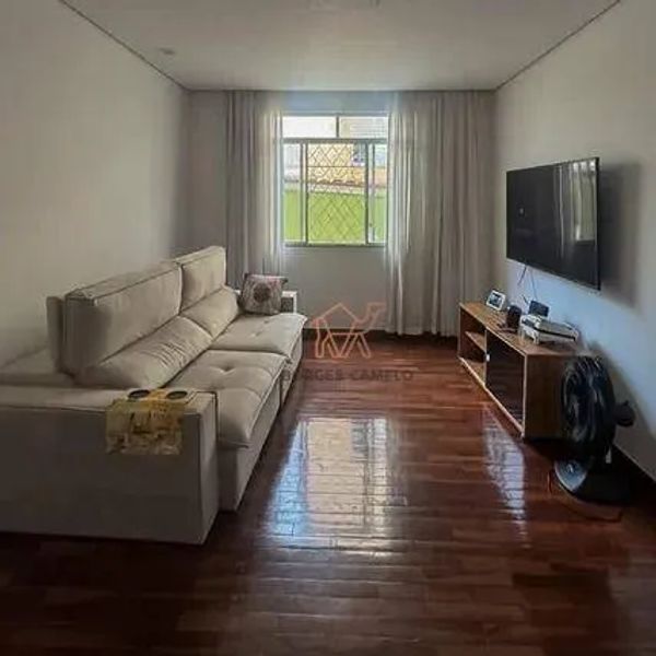 Casa com 5 quartos — Sagrada Família, Belo Horizonte