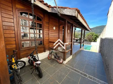Casa com 3 Quartos para alugar, 180m² no Vila Petrópolis, Atibaia