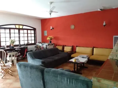 Casa com 3 Quartos à venda, 230m² no Jardim dos Pinheiros, Atibaia