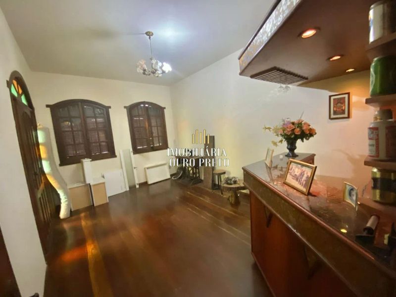 Casa com 3 quartos — Santa Amélia, Belo Horizonte