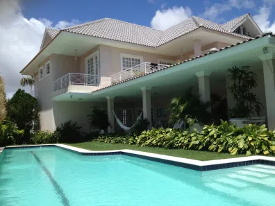 Casa de Condomínio com 6 Quartos para alugar, 800m² no Candelária, Natal