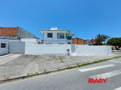 Casa com 4 Quartos para alugar, 230m² no Ponte do Imaruim, Palhoça