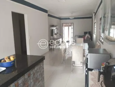 Casa com 3 Quartos à venda, 200m² no Maravilha, Uberlândia