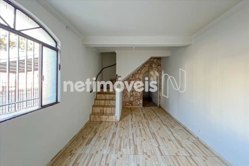 Casa com 2 quartos — Santa Mônica, Belo Horizonte