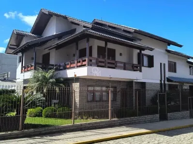 Casa com 3 Quartos à venda, 360m² no Bela Vista, Caxias do Sul