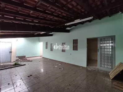 Casa com 4 Quartos para alugar, 172m² no São Jorge, Uberlândia