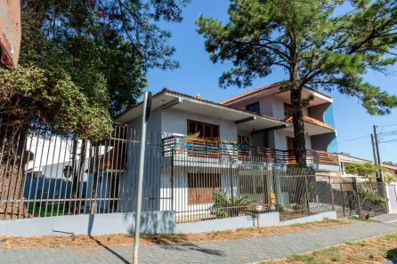 Sobrado com 3 Quartos à venda, 235m² no Neva, Cascavel