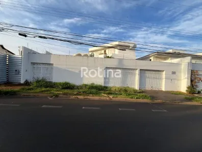 Prédio Comercial com 4 Quartos para alugar, 800m² no Morada da Colina, Uberlândia