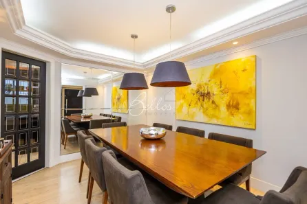 Sobrado com 4 Quartos à venda, 251m² no Água Verde, Curitiba