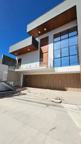 Casa com 3 Quartos para alugar, 210m² no Lagoa, Macaé