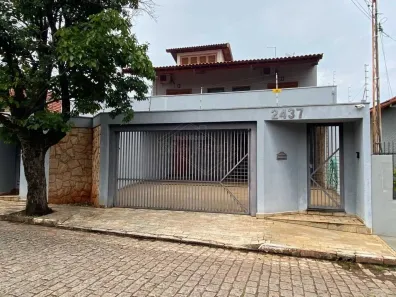 Sobrado com 3 Quartos à venda, 334m² no Centro, Araraquara