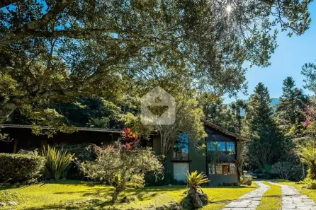 Casa com 5 Quartos à venda, 551m² no Araras, Petrópolis