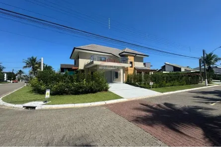 Casa de Condomínio com 5 Quartos para alugar, 202m² no Estância São José, Peruíbe