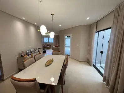 Casa com 3 Quartos à venda, 300m² no Village Veneza, Goiânia