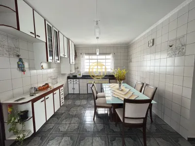 Casa com 3 Quartos à venda, 250m² no Jardim São Luiz, Jacareí