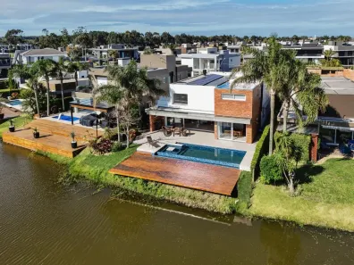 Casa de Condomínio com 4 Quartos à venda, 312m² no Cci, Xangri-lá