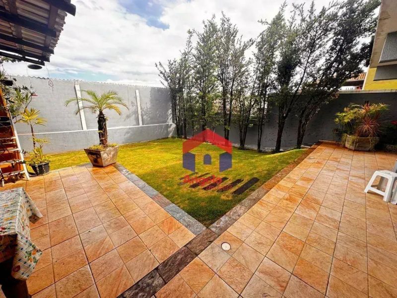 Casa com 2 quartos — Santa Mônica, Belo Horizonte