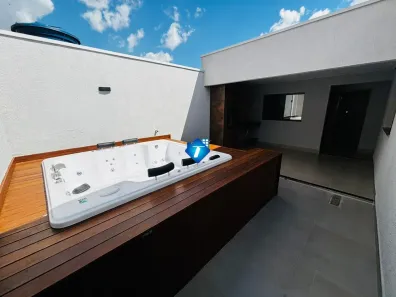 Casa com 3 Quartos à venda, 200m² no Jardim Patrícia, Uberlândia