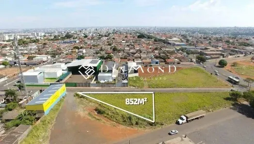 à venda, 852m² no Segismundo Pereira, Uberlândia