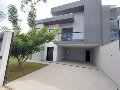 Sobrado com 3 Quartos à venda, 175m² no Campo Comprido, Curitiba