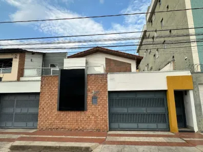 Casa com 4 Quartos para alugar, 300m² no São José, Montes Claros