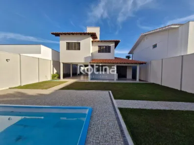 Casa com 3 Quartos para alugar, 262m² no Jardim Karaíba, Uberlândia
