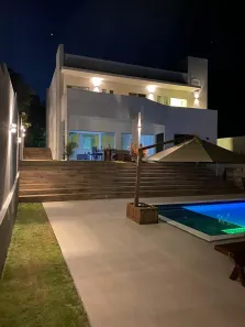 Casa de Condomínio com 4 Quartos para alugar, 70m² no Busca Vida (Abrantes), Camaçari
