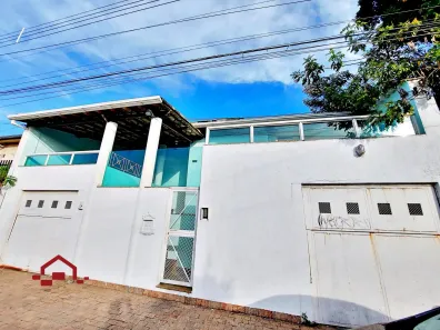 Casa com 3 Quartos à venda, 242m² no Carlos Prates, Belo Horizonte