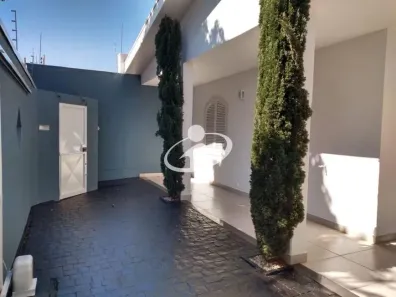 Imóvel Comercial com 4 Quartos para alugar, 277m² no Cazeca, Uberlândia