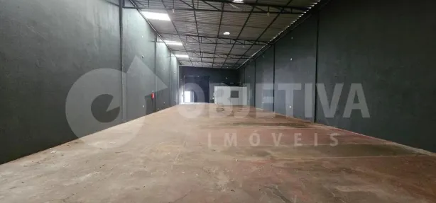 Galpão/Depósito/Armazém à venda, 375m² no Custódio Pereira, Uberlândia