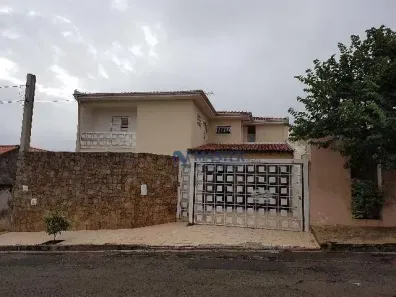Sobrado com 3 Quartos à venda, 233m² no Jardim América, Marília