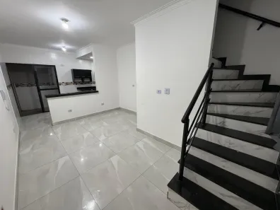 Casa de Condomínio com 2 Quartos para alugar, 62m² no Guilhermina, Praia Grande