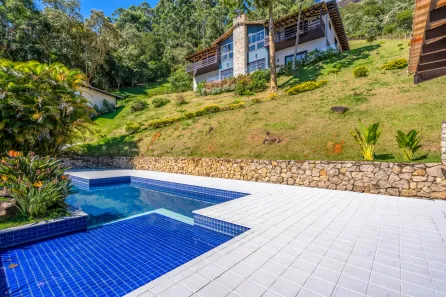 Casa de Condomínio com 5 Quartos para venda ou aluguel, 801m² no Samambaia, Petrópolis