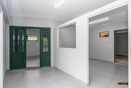 Casa com 2 Quartos para alugar, 225m² no Mercês, Curitiba