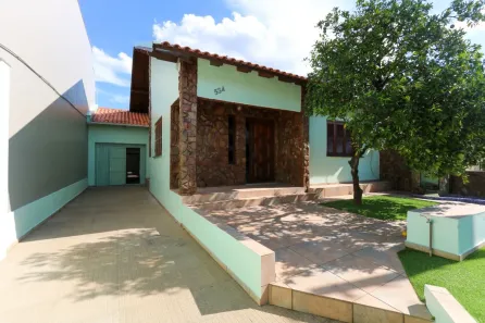 Casa com 2 Quartos para alugar, 180m² no Fátima, Canoas