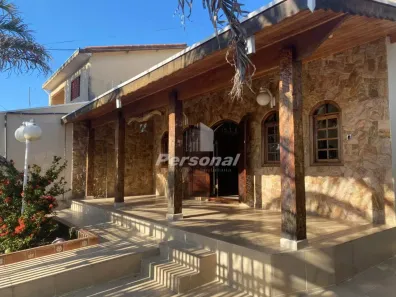 Casa com 3 Quartos para alugar, 202m² no Jardim América, Taubaté