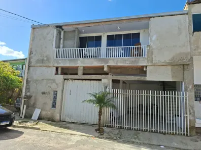 Casa com 2 Quartos para alugar, 85m² no Uberaba, Curitiba